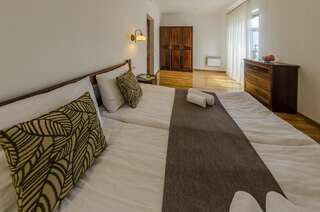 Курортные отели ZimaSnow Ski & Spa Club Буковель Семейный номер с видом на горы-2