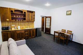 Курортные отели ZimaSnow Ski & Spa Club Буковель Апартаменты - 1-й этаж-1